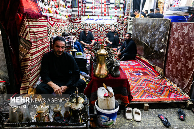 خادمین در خدمت زائرین اربعین