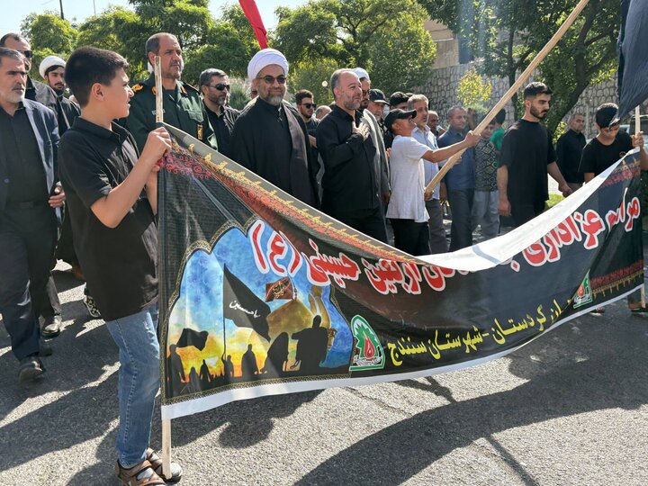 مراسم پیادهروی جاماندگان اربعین حسینی در سنندج برگزار شد