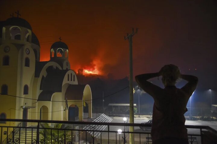 Wildfires scorch Greece for a second day, thousands evacuated