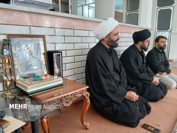 دیدار مسئولان تبلیغات اسلامی لرستان با خانواده‌ شهدای اقتدار