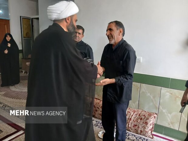 دیدار مسئولان تبلیغات اسلامی لرستان با خانواده‌ شهدای اقتدار