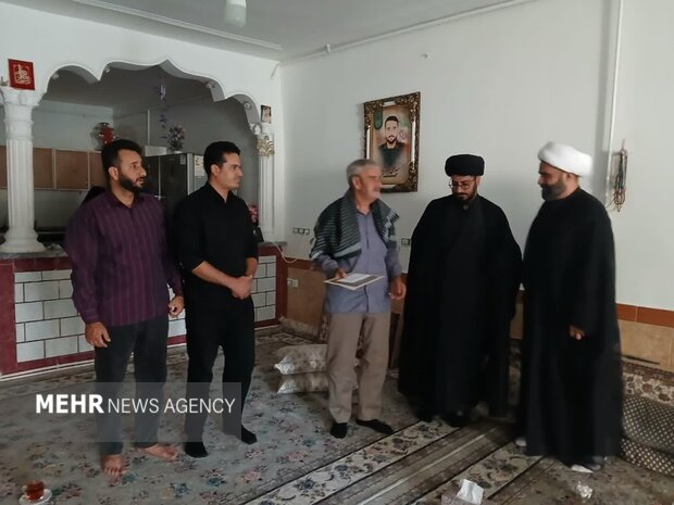 دیدار مسئولان تبلیغات اسلامی لرستان با خانواده‌ شهدای اقتدار