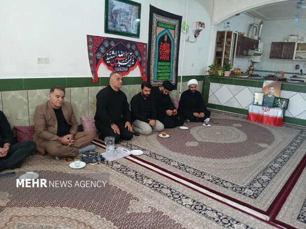 دیدار مسئولان تبلیغات اسلامی لرستان با خانواده‌ شهدای اقتدار