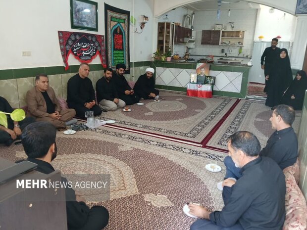 دیدار مسئولان تبلیغات اسلامی لرستان با خانواده‌ شهدای اقتدار