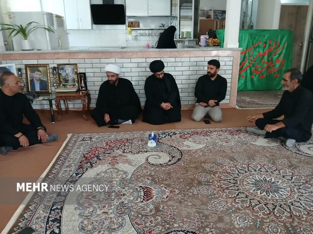 دیدار مسئولان تبلیغات اسلامی لرستان با خانواده‌ شهدای اقتدار
