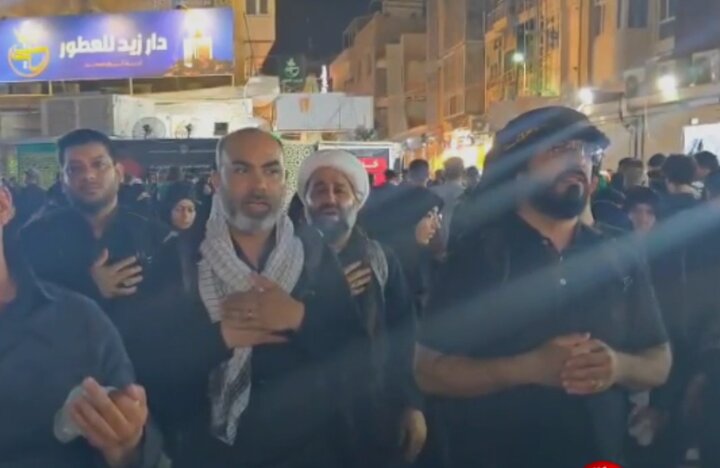 روضه خوانی امام جمعه جزیره خارگ در مقابل حرم امیر المؤمنین علی (ع)