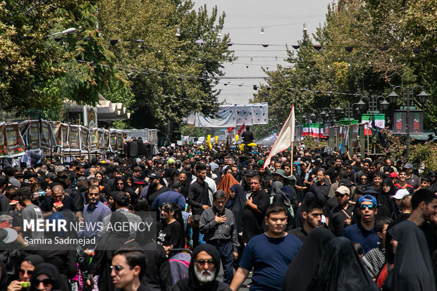 مراسم پیاده‌روی جاماندگان اربعین حسینی (ع) در تهران