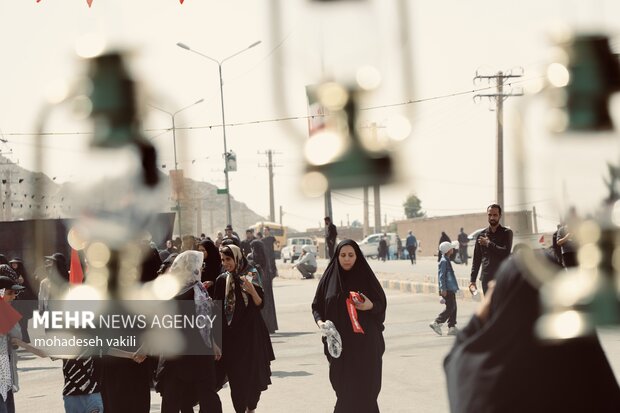 جلوه هایی از راهپیمایی جاماندگان اربعین در زاهدان