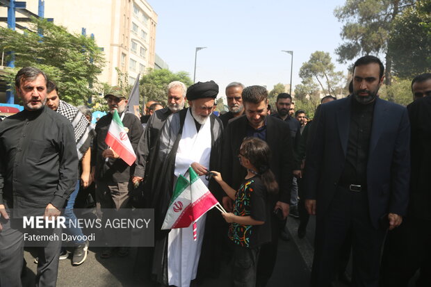 جاماندگان اربعین حسینی در حرم شهرری