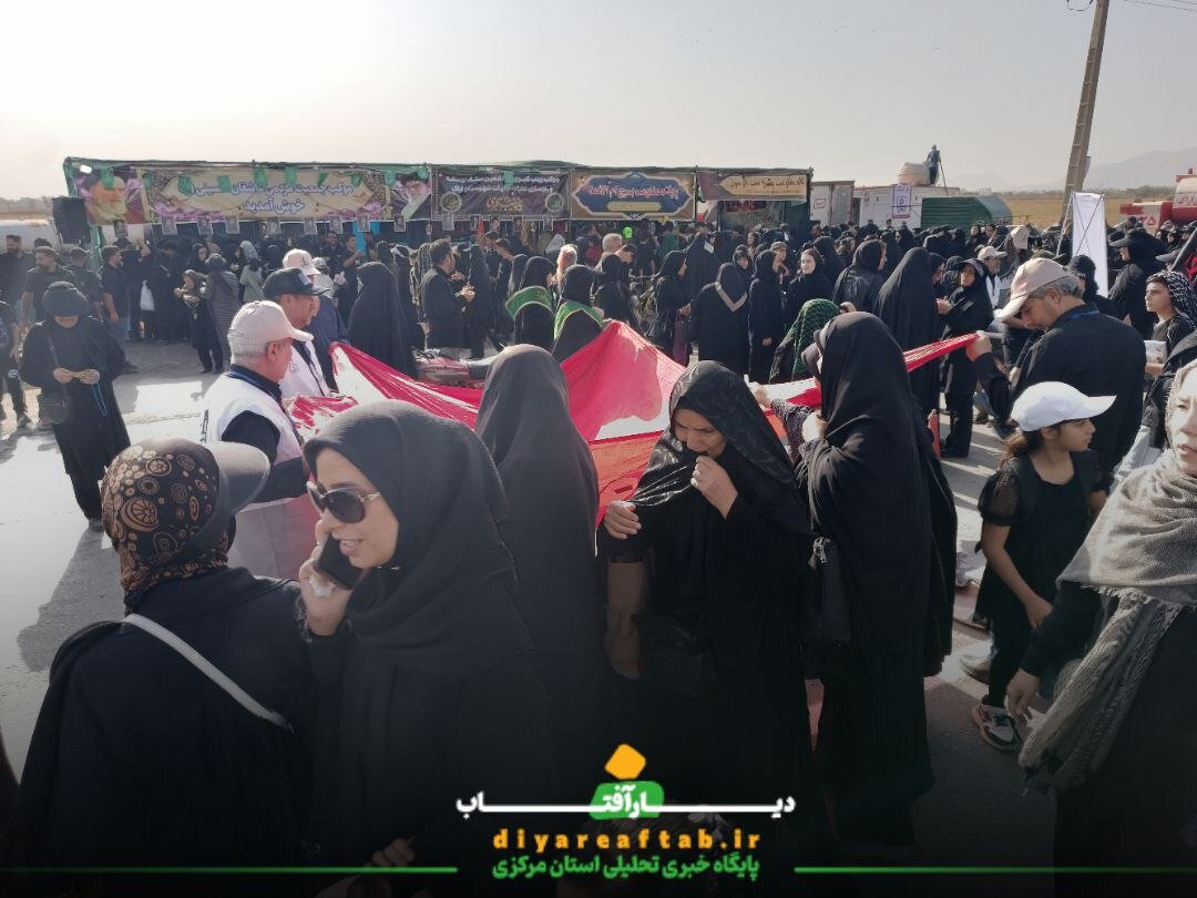 أهالي أراك يحيون ذكرى أربعين الإمام الحسين(ع) في مسيرة تمتد لـ١٢ كيلومترًا