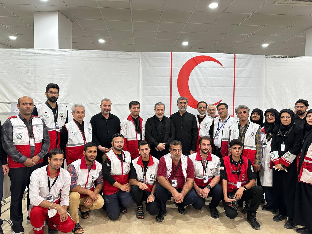 بازدید عراقچی از میز مشترک خدمت سرکنسولگری ایران در نجف اشرف