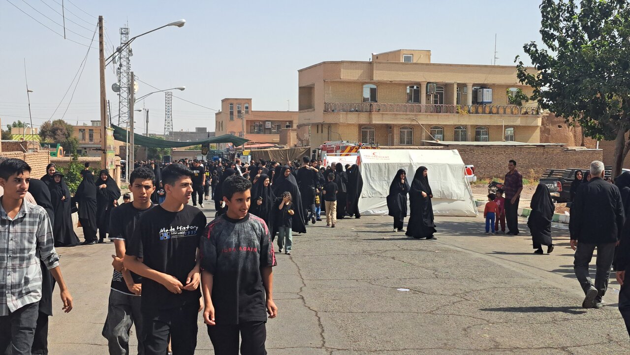 همدلی در گامهای ارادتمندان؛ پیادهروی اربعین حسینی در اردستان