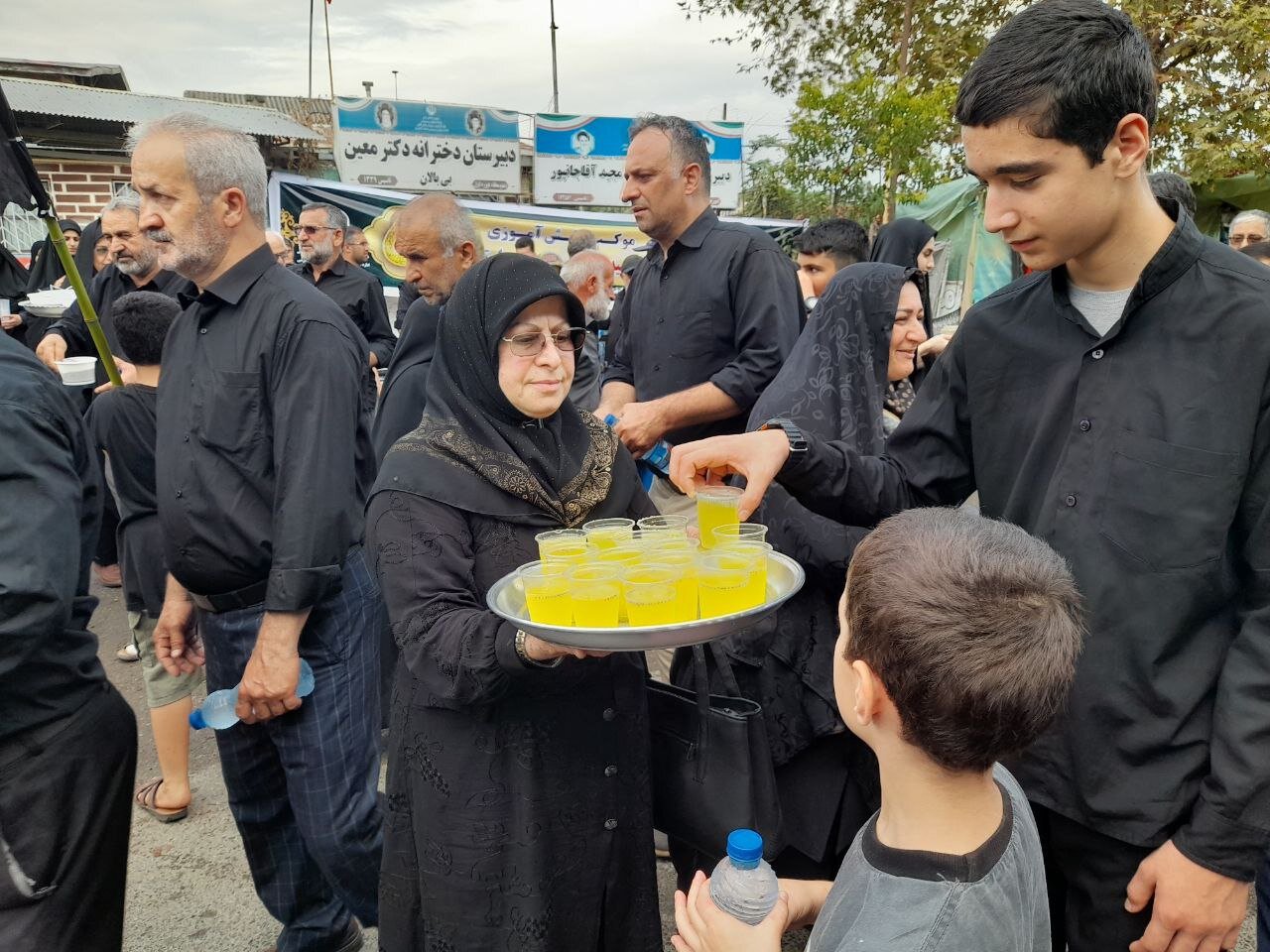 حضور گسترده مردم کلاچای در مراسم راهپیمایی جاماندگان اربعین حضور گسترده مردم کلاچای در مراسم راهپیمایی جاماندگان اربعین