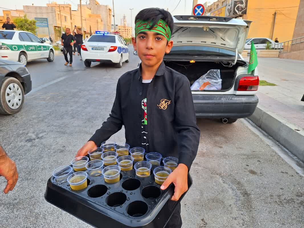 پیاده روی دلدادگان اربعین حسینی در گناوه برگزار شد