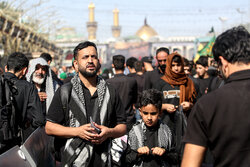 حضور زائران در  بین الحرمین در کربلا