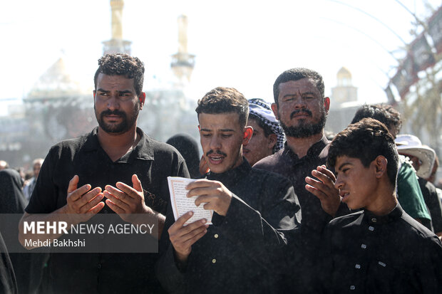 زیارت اربعین در بین‌الحرمین