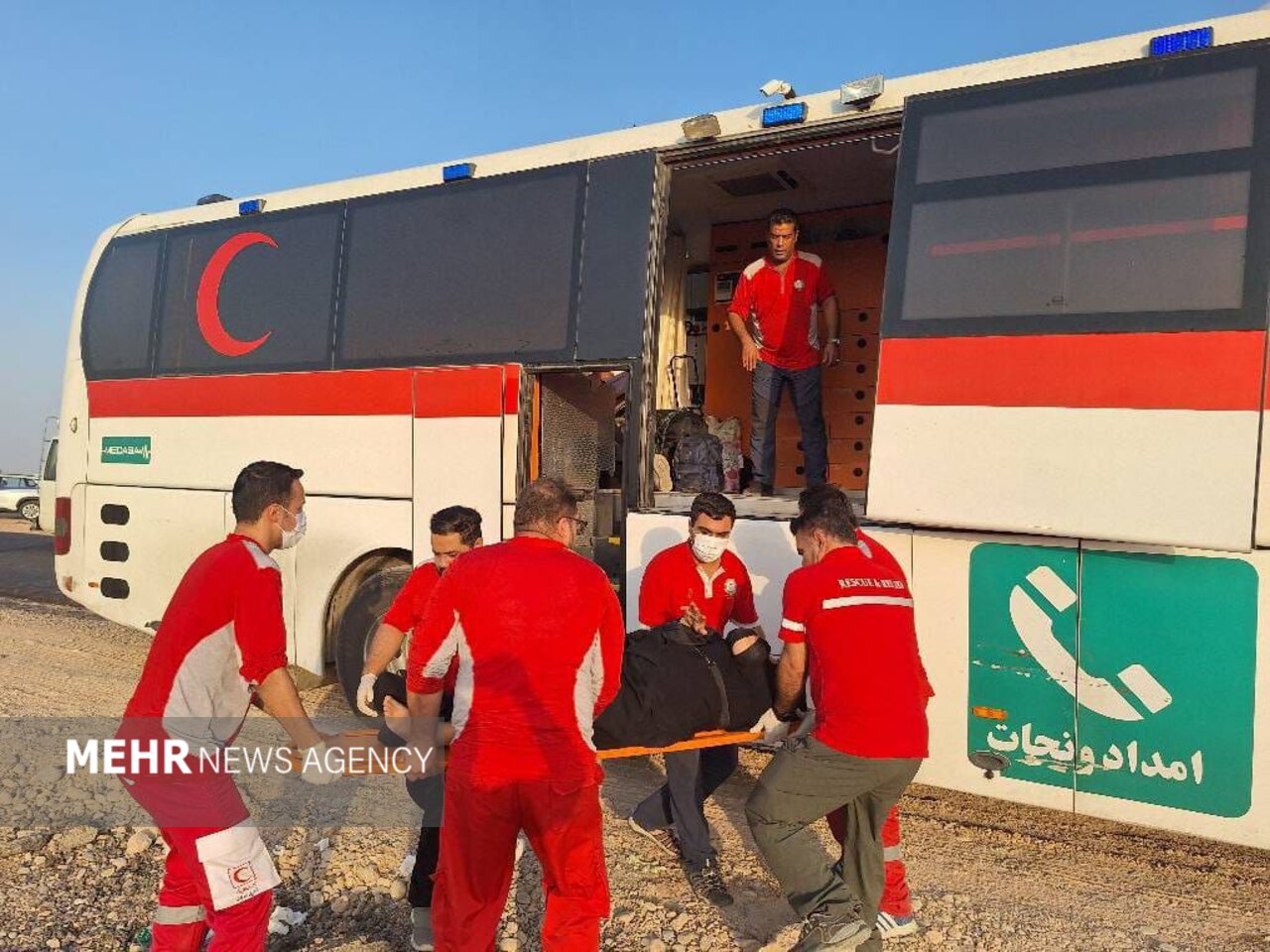 انحراف از جاده اتوبوس حامل زائران ایرانی؛ ۴۳ نفر مصدوم شدند