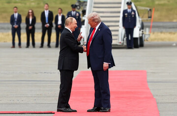 Lavrov’un Alaska’ya CCCP tişörtüyle gitmesinin siyasi mesajı nedir?
