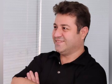 در «خشت اول» به سوالات اصلی درباره شعر پاسخ داده‌ام