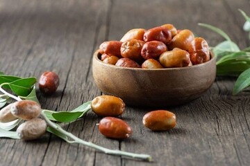 جعفری: ۴۰ تن سنجد از باغ‌های آذربایجان غربی برداشت می شود