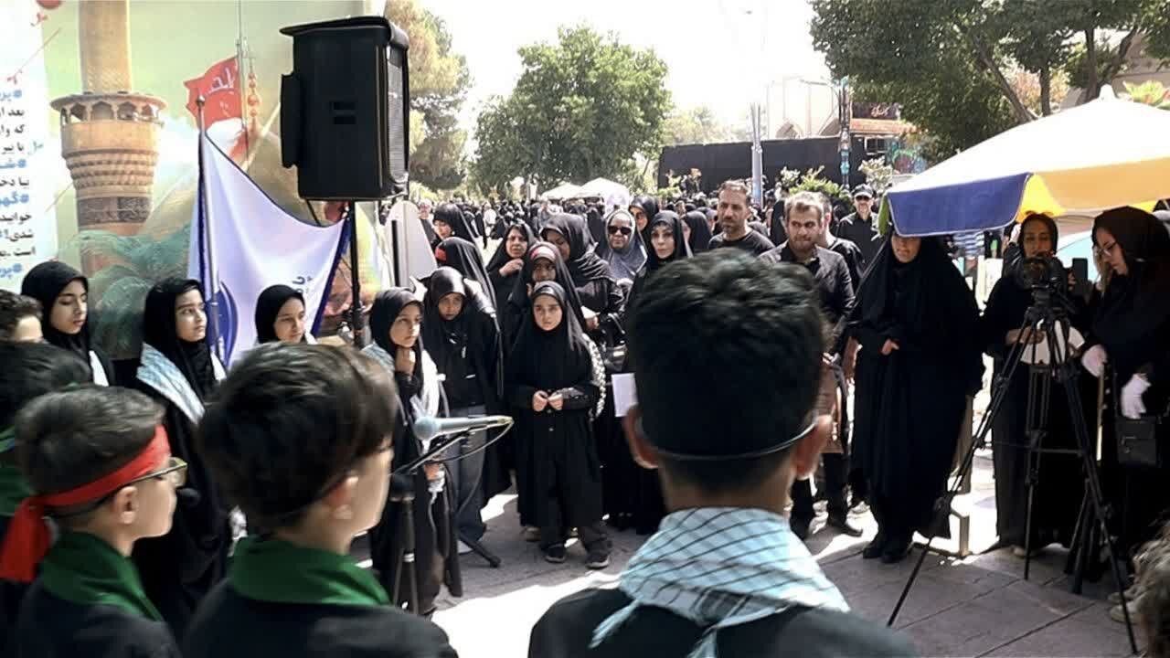 نوای رادیو اربعین در گلستان شهدای اصفهان طنین انداز شد