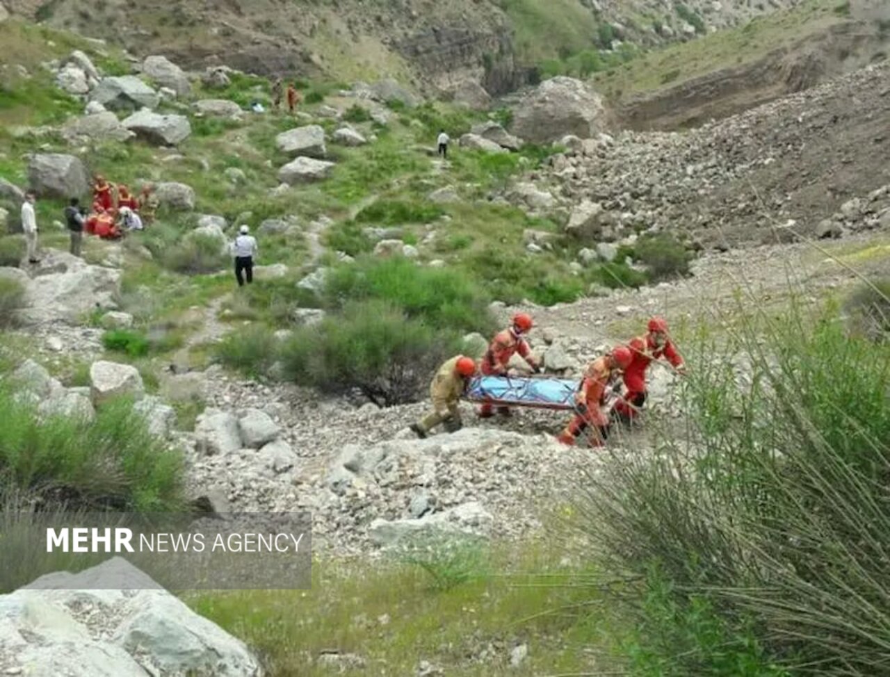 ۲ کوهنورد گرفتار در صخره‌های طالقان نجات یافتند