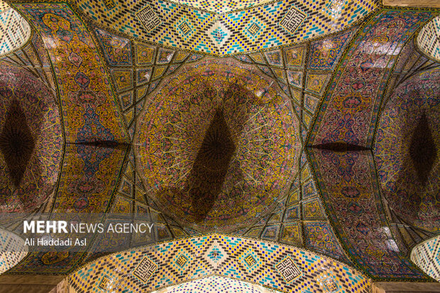 سقف مسجد نصیر الملک شیراز