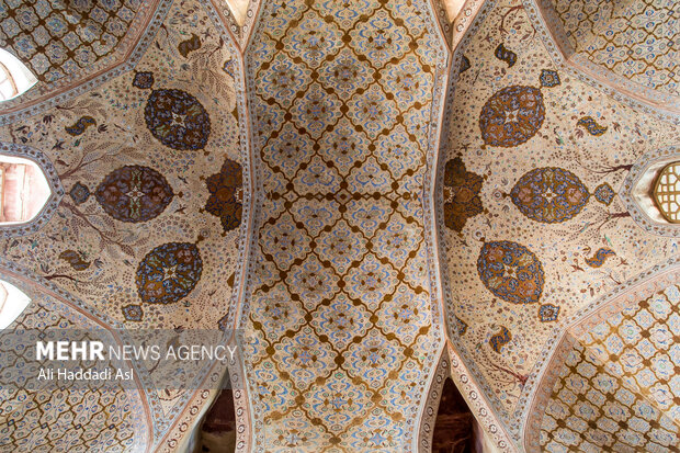 سقف عمارت عالی قاپو