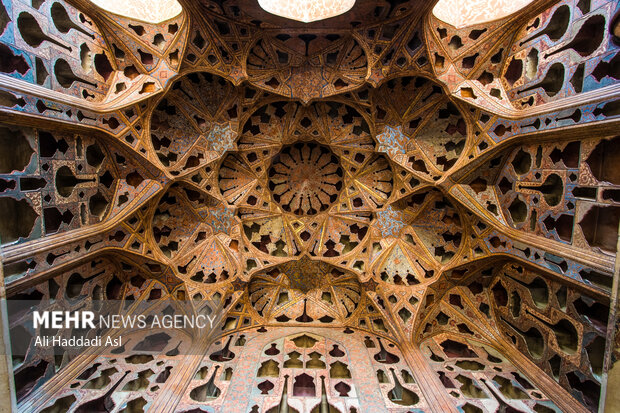 سقف اتاق موسیقی عمارت عالی قاپو 