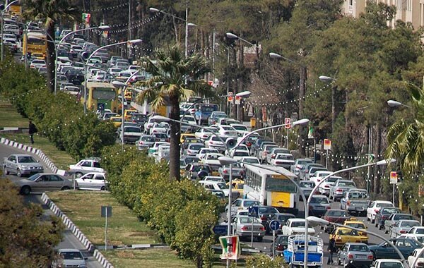 خاموشی مکرر چراغ‌های راهنمایی در شیراز؛ امنیت ترافیکی کجاست؟