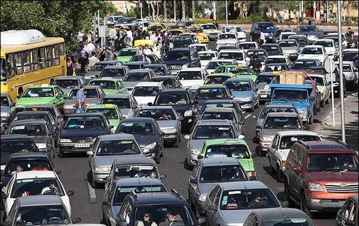 کاهش ۳۰درصدی درآمد تاکسی‌های آنلاین تهران بر اثر ترافیک؛راه حل چیست