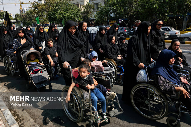 تشرف کاروان عزاداری معلولان به حرم مطهر رضوی