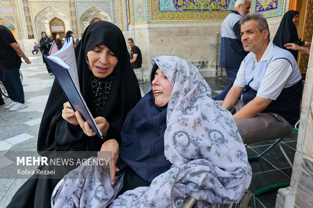 تشرف کاروان عزاداری معلولان به حرم مطهر رضوی