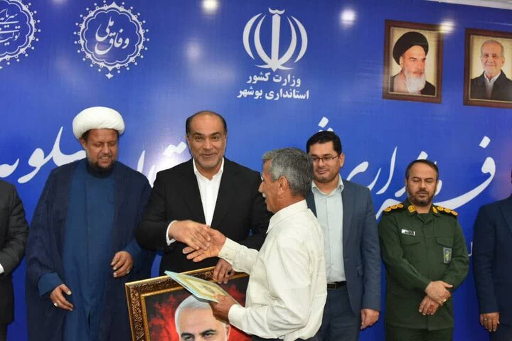 آزادگان نماد و نشانهای از اصل دفاع مقدس هستند