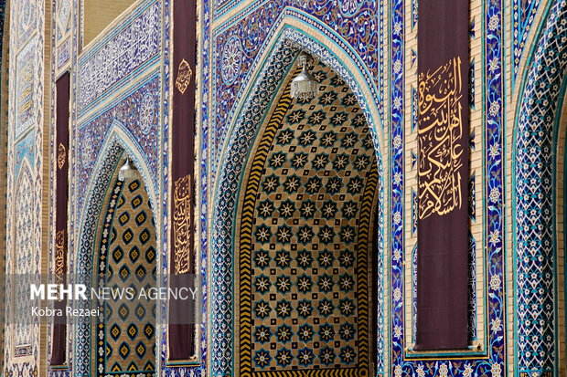 کتیبه‌آرایی اماکن متبرکه رضوی در دهه پایانی ماه صفر