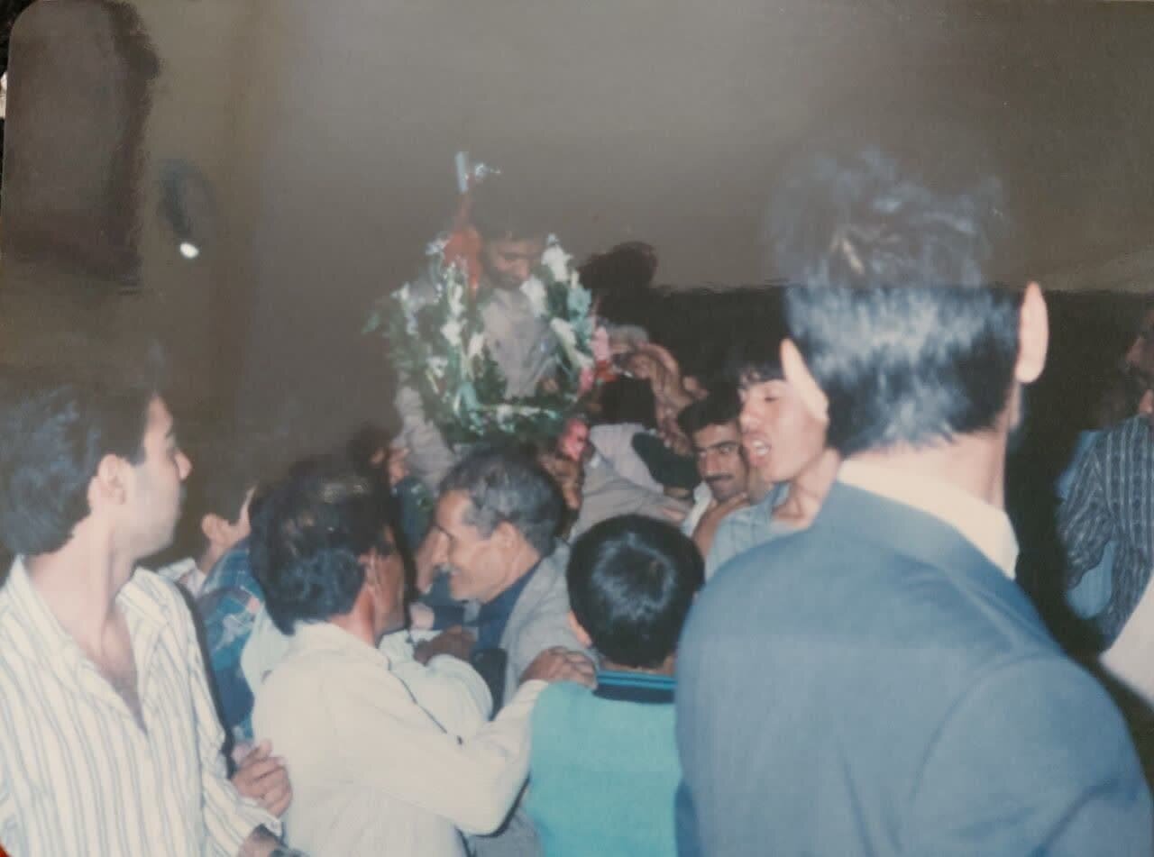 آن سوی سیمخاردارها؛ روایت نیمه پنهان جنگ آن سوی سیمخاردارها؛ روایت نیمه پنهان جنگ