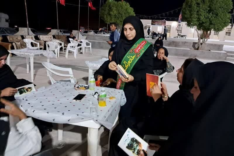 توزیع  ۲ هزار جلد کتاب بین زائران اربعین در استان بوشهر