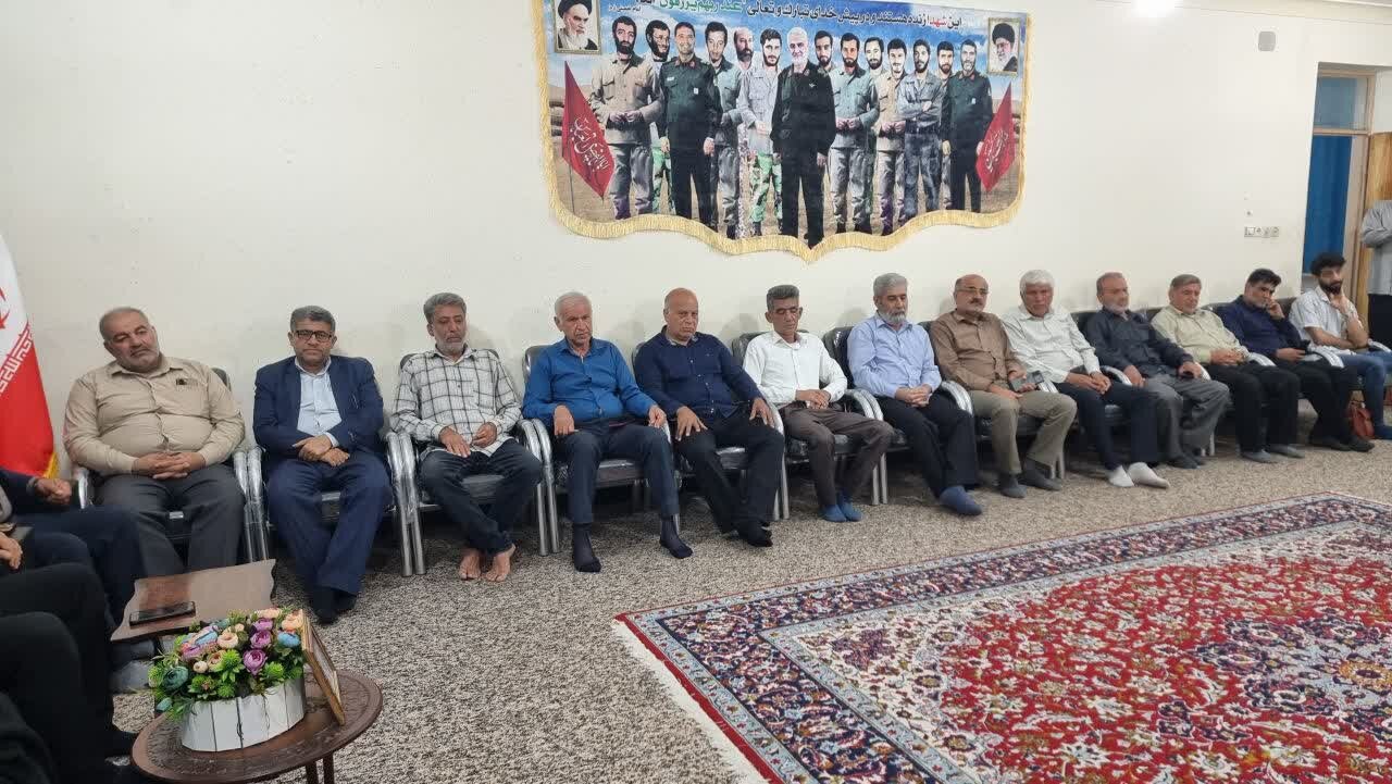 تکریم آزادگان در ادارات مورد توجه جدی قرار گیرد