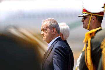 VIDEO: Pezeshkian officially welcomed by Armenian PM