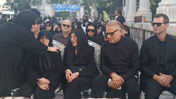 حضور خانواده استاد فرشچیان در مراسم تشییع