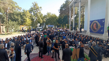 حضور هنرمندان و مسئولین در مراسم تشییع استاد فرشچیان