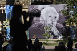 اقامه نماز بر پیکر استاد فرشچیان در اصفهان