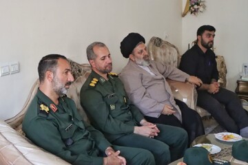 فداکاری آزادگان باید در تاریخ زنده بماند