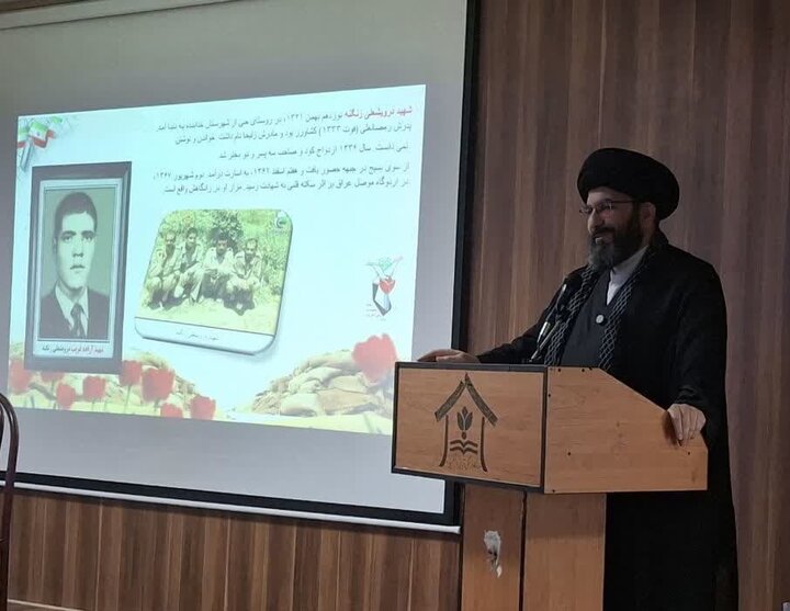 آزادگان نماد ایثار و استقامت هستند آزادگان نماد ایثار و استقامت هستند