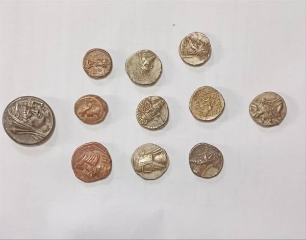 کشف ۱۱ سکه تاریخی در خرمآباد