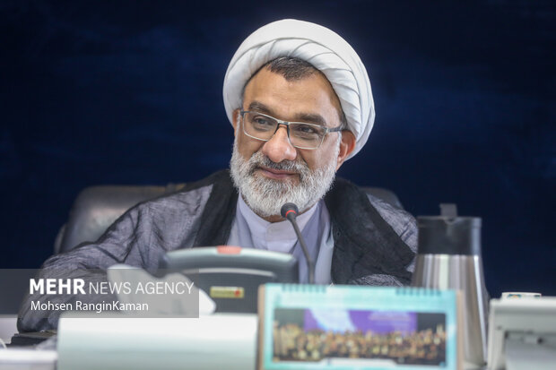 نشست صمیمی دبیر شورای عالی انقلاب فرهنگی با خبرنگاران