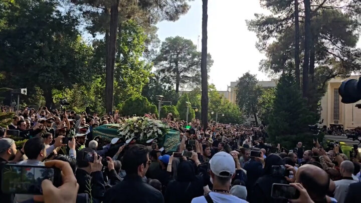 ورود پیکر استاد فرشچیان به هنرستان هنرهای زیبا