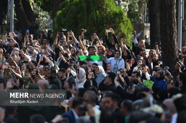 مراسم تشییع پیکر استاد «محمود فرشچیان» در اصفهان
