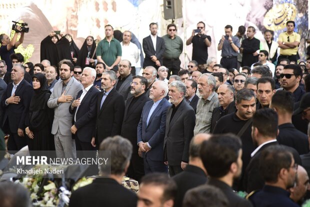 مراسم تشییع پیکر استاد «محمود فرشچیان» در اصفهان