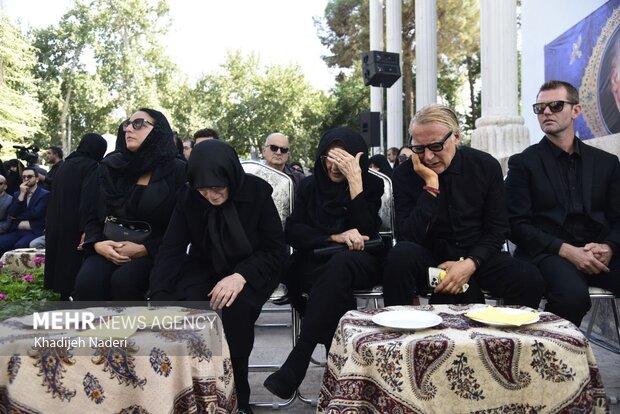 مراسم تشییع پیکر استاد «محمود فرشچیان» در اصفهان